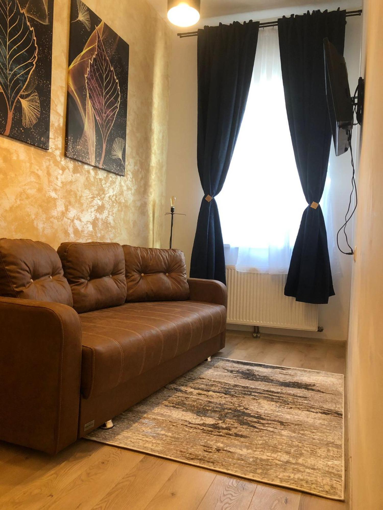 Urban Central Apartments Brasov Bagian luar foto