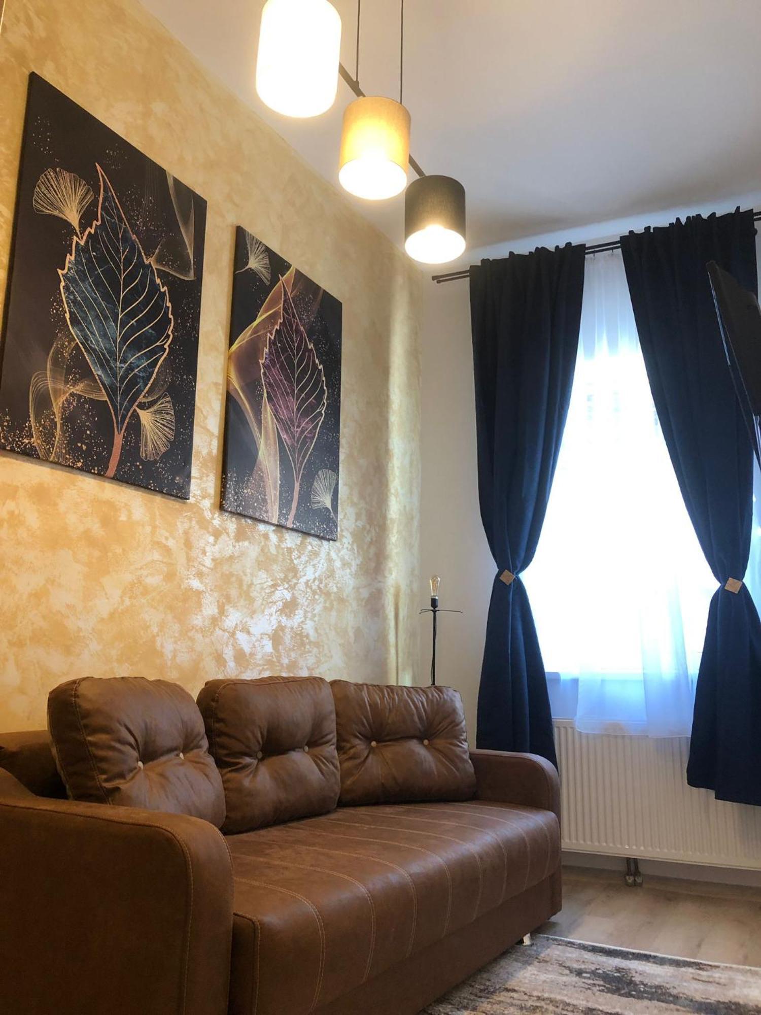 Urban Central Apartments Brasov Bagian luar foto
